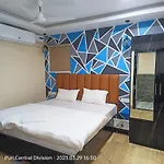 Santosh 2 Inn Puri