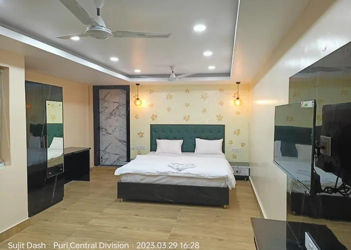 Santosh 2 Inn Puri